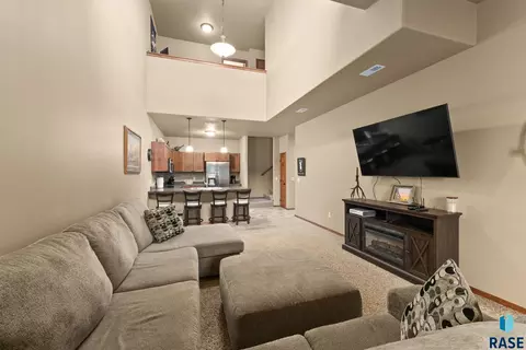 5400 S Cobblestone Pl #7, Sioux Falls, SD 57108