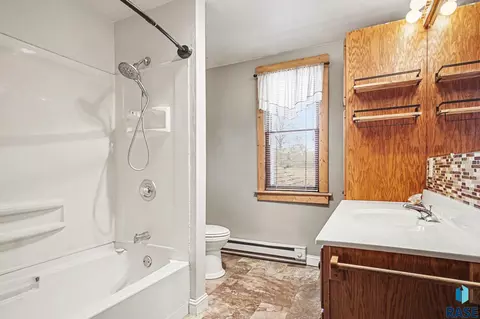 Bath - 471 E 2nd St, Parker, SD 57053 photo 1 of 3