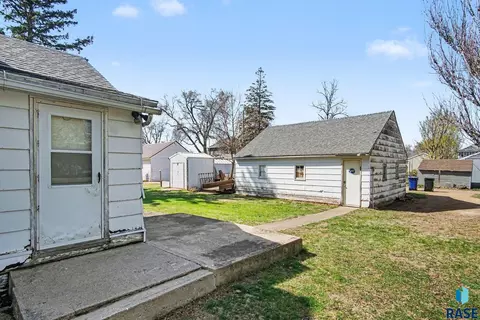 Exterior - 471 E 2nd St, Parker, SD 57053 photo 2 of 2
