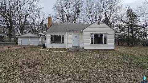 813 S Sycamore Ave, Sioux Falls, SD 57110