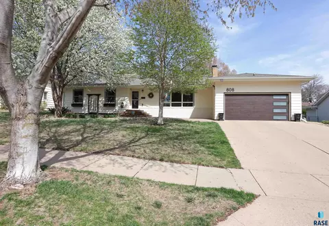 808 E 35th St, Sioux Falls, SD 57105