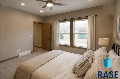 Bedroom - 612 E Lakeview Dr, Brandon, SD 57005 photo 2 of 3