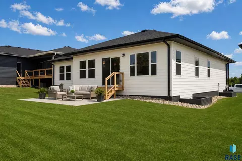 Exterior - 612 E Lakeview Dr, Brandon, SD 57005 photo 2 of 2