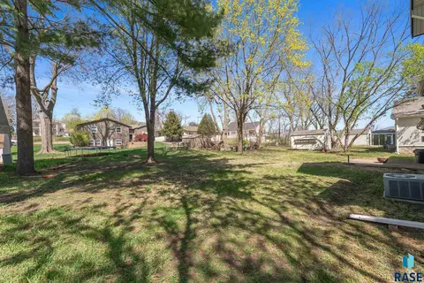 Exterior - 710 E 2nd St, Canton, SD 57013 photo 6 of 6