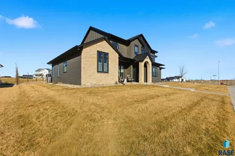 Exterior - 1130 E Madison St, Tea, SD 57064 photo 12 of 14