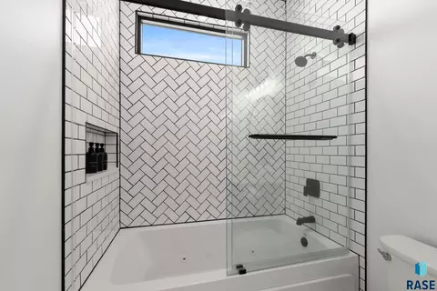 Bath - 46592 268th St, Sioux Falls, SD 57106 photo 6 of 8