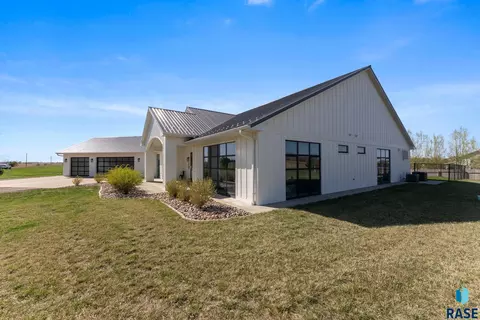 Exterior - 46592 268th St, Sioux Falls, SD 57106 photo 3 of 15