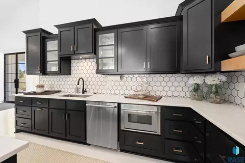 Kitchen - 46592 268th St, Sioux Falls, SD 57106 photo 5 of 6