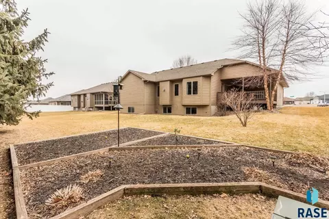 Exterior - 7100 E Archstone St, Sioux Falls, SD 57110 photo 5 of 8