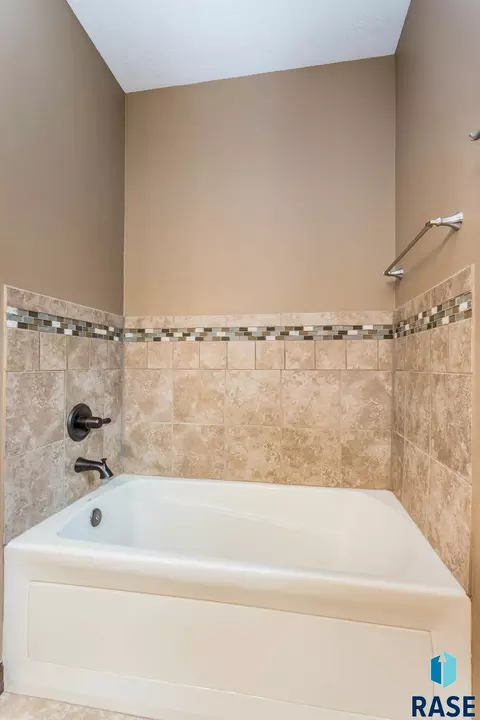 Bath - 7100 E Archstone St, Sioux Falls, SD 57110 photo 3 of 4