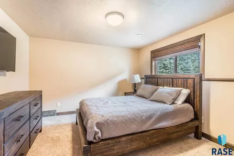 Bedroom - 7100 E Archstone St, Sioux Falls, SD 57110 photo 4 of 4