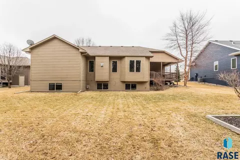 Exterior - 7100 E Archstone St, Sioux Falls, SD 57110 photo 6 of 8
