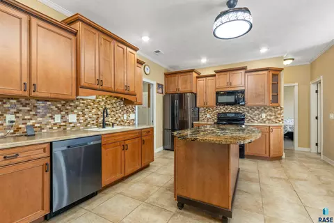 Kitchen - 23931 464th Ave, Chester, SD 57016 photo 2 of 2