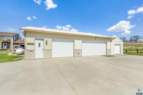 Exterior - 23931 464th Ave, Chester, SD 57016 photo 3 of 3