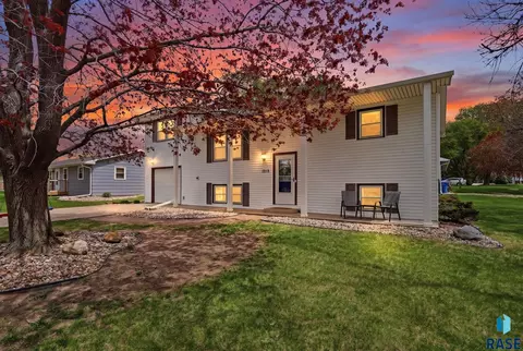 1212 Broadway St, Larchwood, IA 51241