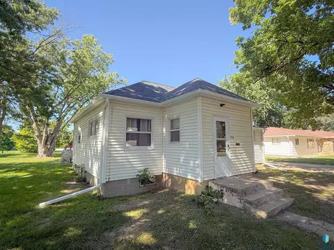 714 NW 3rd St, Madison, SD 57042 photo 25