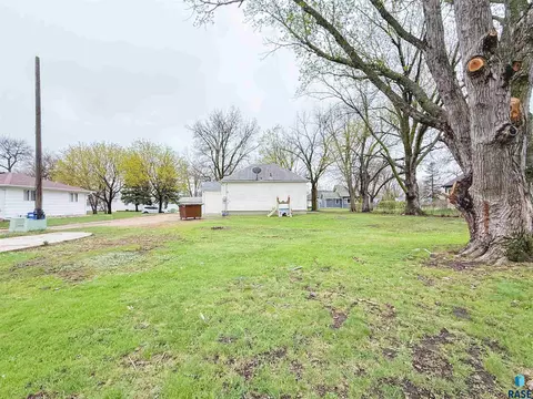 714 NW 3rd St, Madison, SD 57042 photo 30