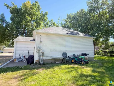 714 NW 3rd St, Madison, SD 57042 photo 27