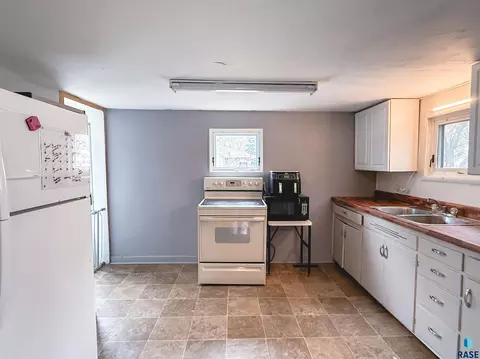 714 NW 3rd St, Madison, SD 57042 photo 7