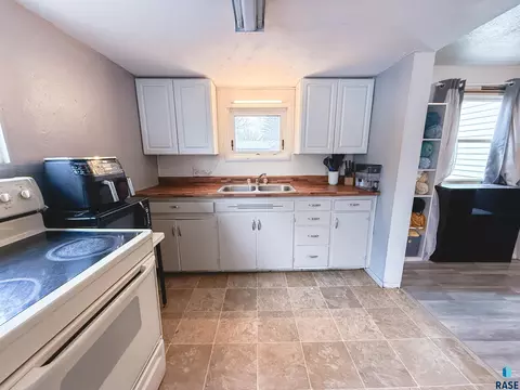 714 NW 3rd St, Madison, SD 57042 photo 6