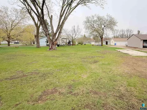714 NW 3rd St, Madison, SD 57042 photo 29