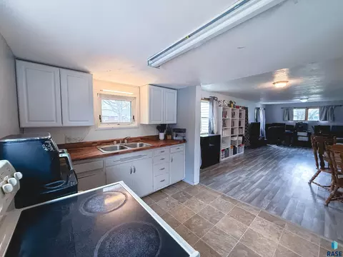 714 NW 3rd St, Madison, SD 57042 photo 9