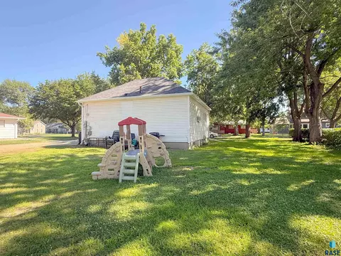 714 NW 3rd St, Madison, SD 57042 photo 28
