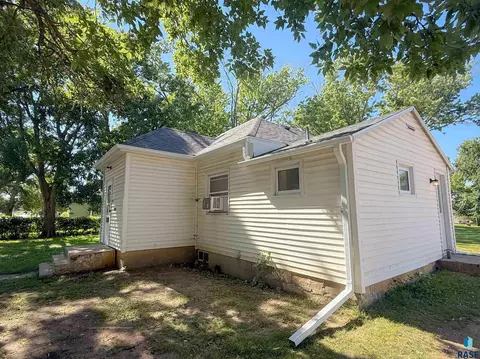 714 NW 3rd St, Madison, SD 57042 photo 26