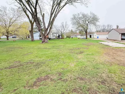 714 NW 3rd St, Madison, SD 57042 photo 31