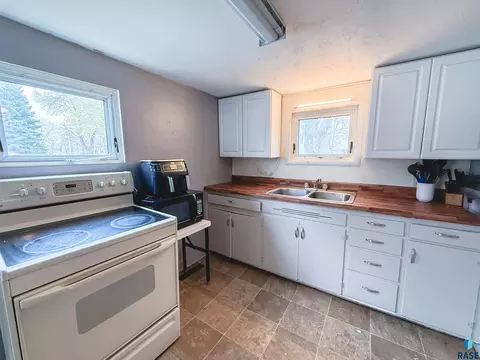 714 NW 3rd St, Madison, SD 57042 photo 11