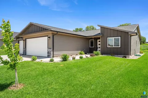 240 N Ceylon Ave, Tea, SD 57064