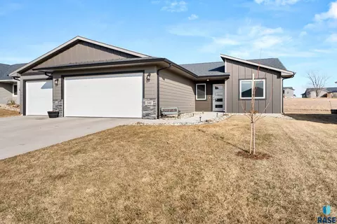 240 N Ceylon Ave, Tea, SD 57064