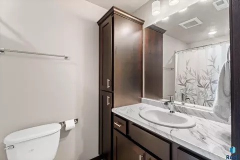 Bath - 240 N Ceylon Ave, Tea, SD 57064 photo 1 of 2
