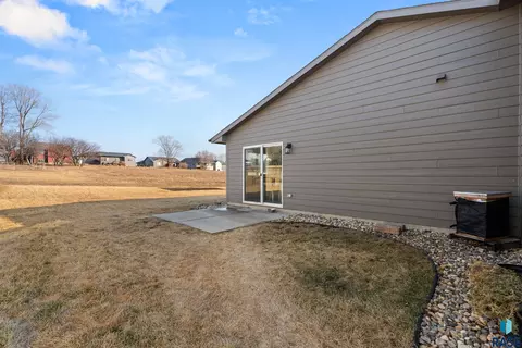 Exterior - 240 N Ceylon Ave, Tea, SD 57064 photo 4 of 4