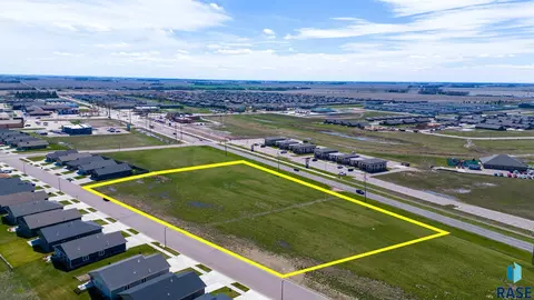 235 Devitt Dr, Harrisburg, SD 57032 photo 8