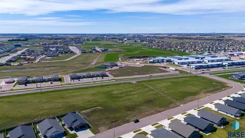 235 Devitt Dr, Harrisburg, SD 57032 photo 5