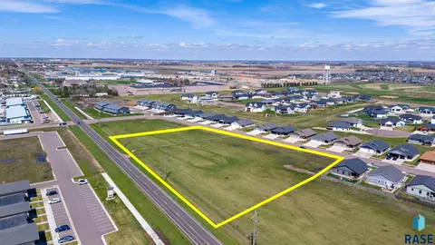 235 Devitt Dr, Harrisburg, SD 57032