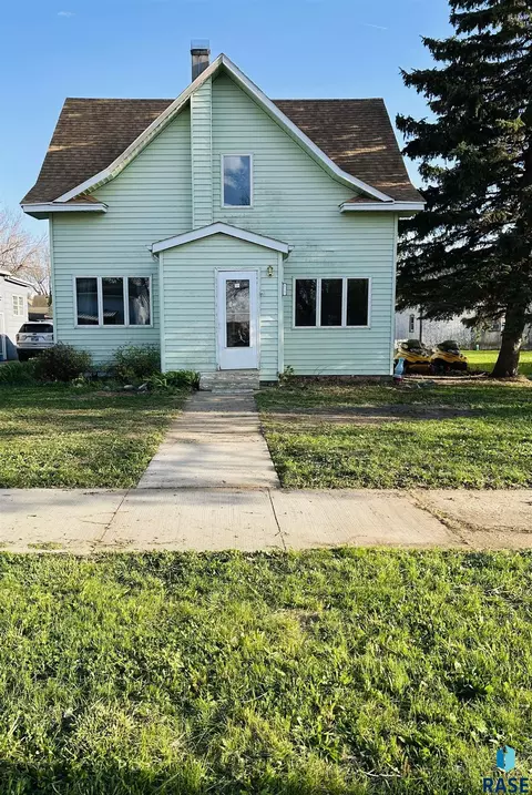 115 E Turner St, Irene, SD 57037
