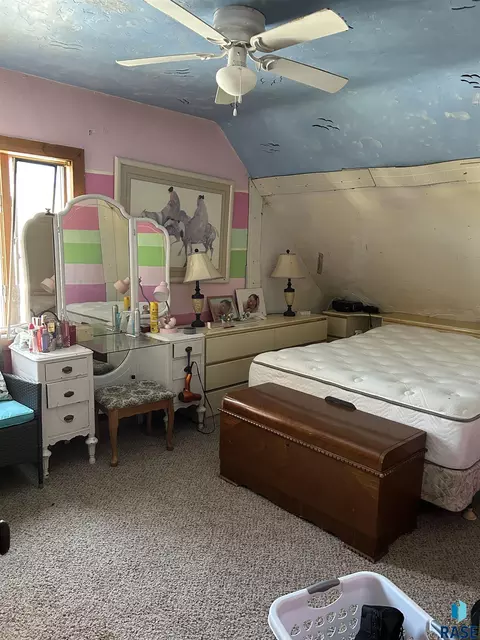 Bedroom - 115 E Turner St, Irene, SD 57037 photo 2 of 2
