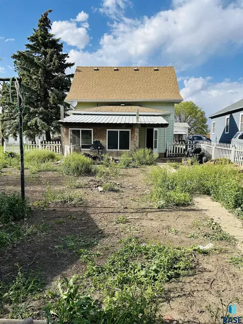 Exterior - 115 E Turner St, Irene, SD 57037 photo 1 of 1