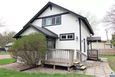 1801 N Wayland Ave, Sioux Falls, SD 57103