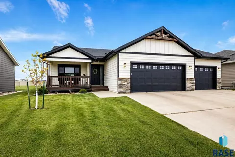 617 Praireside Trl, Harrisburg, SD 57032