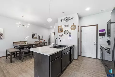 Kitchen - 4606 E Whisper Ridge Pl, Sioux Falls, SD 57108 photo 3 of 3