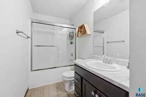 Bath - 4606 E Whisper Ridge Pl, Sioux Falls, SD 57108 photo 2 of 3
