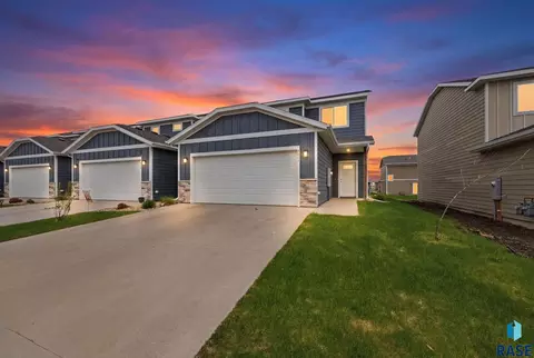 4606 E Whisper Ridge Pl, Sioux Falls, SD 57108