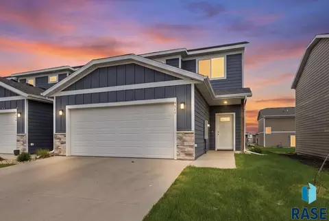 Exterior - 4606 E Whisper Ridge Pl, Sioux Falls, SD 57108 photo 5 of 7