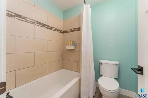 Bath - 101 Lakeview Dr, Hurley, SD 57036 photo 5 of 6