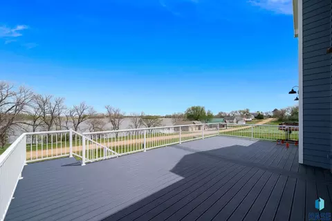 Exterior - 101 Lakeview Dr, Hurley, SD 57036 photo 3 of 5