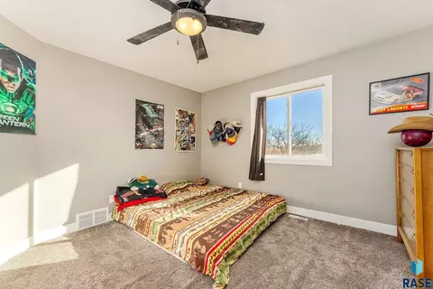 Bedroom - 101 Lakeview Dr, Hurley, SD 57036 photo 5 of 9