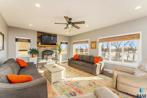 Living - 101 Lakeview Dr, Hurley, SD 57036 photo 1 of 2